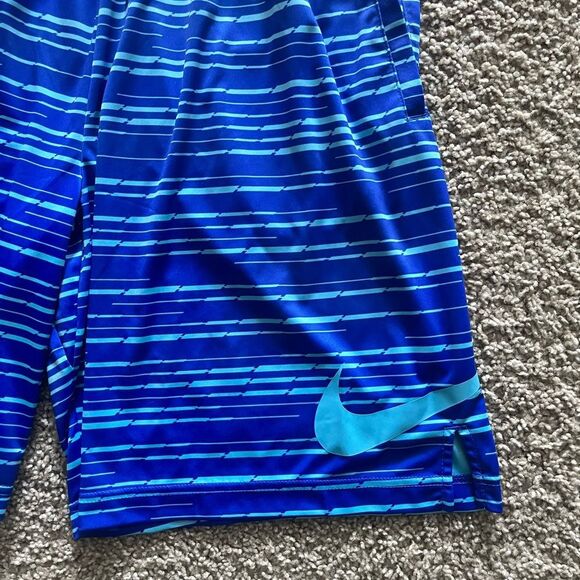 Nike athletic shorts, size L - Picture 5 of 5